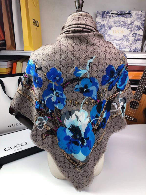 GUCCI 25S SCARF 140 IN CASHMERE 740371