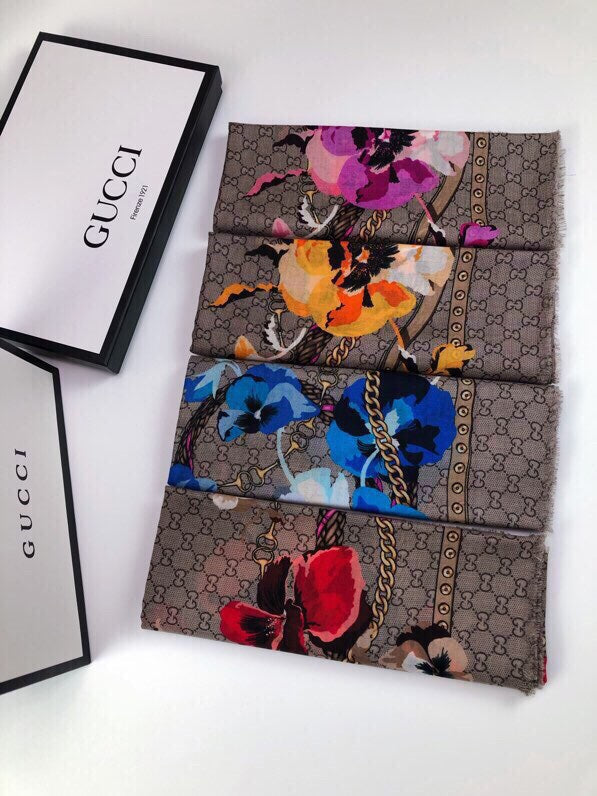 GUCCI 25S SCARF 140 IN CASHMERE 740372