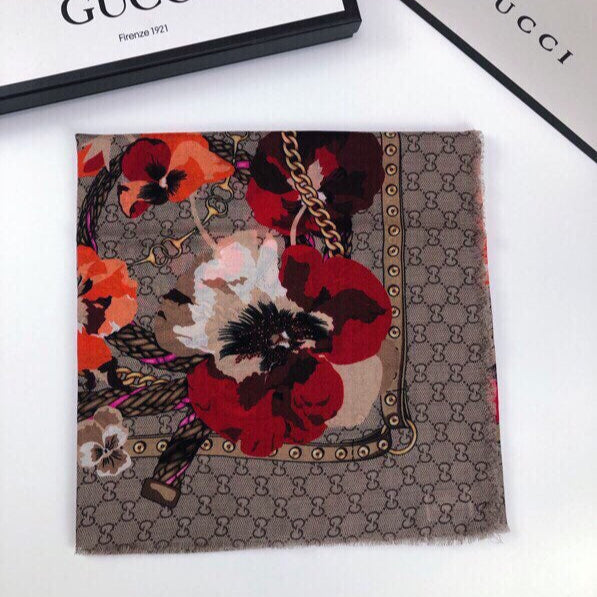 GUCCI 25S SCARF 140 IN CASHMERE 740370