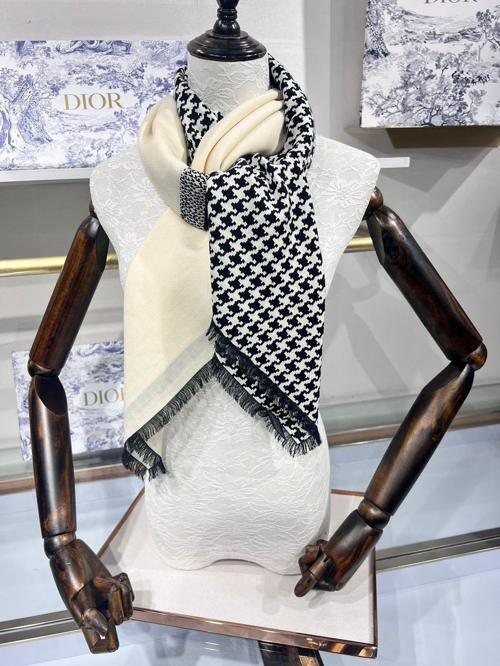 DIOR SCARF 140 CM IN CASHMERE SILK FABRIC 726470