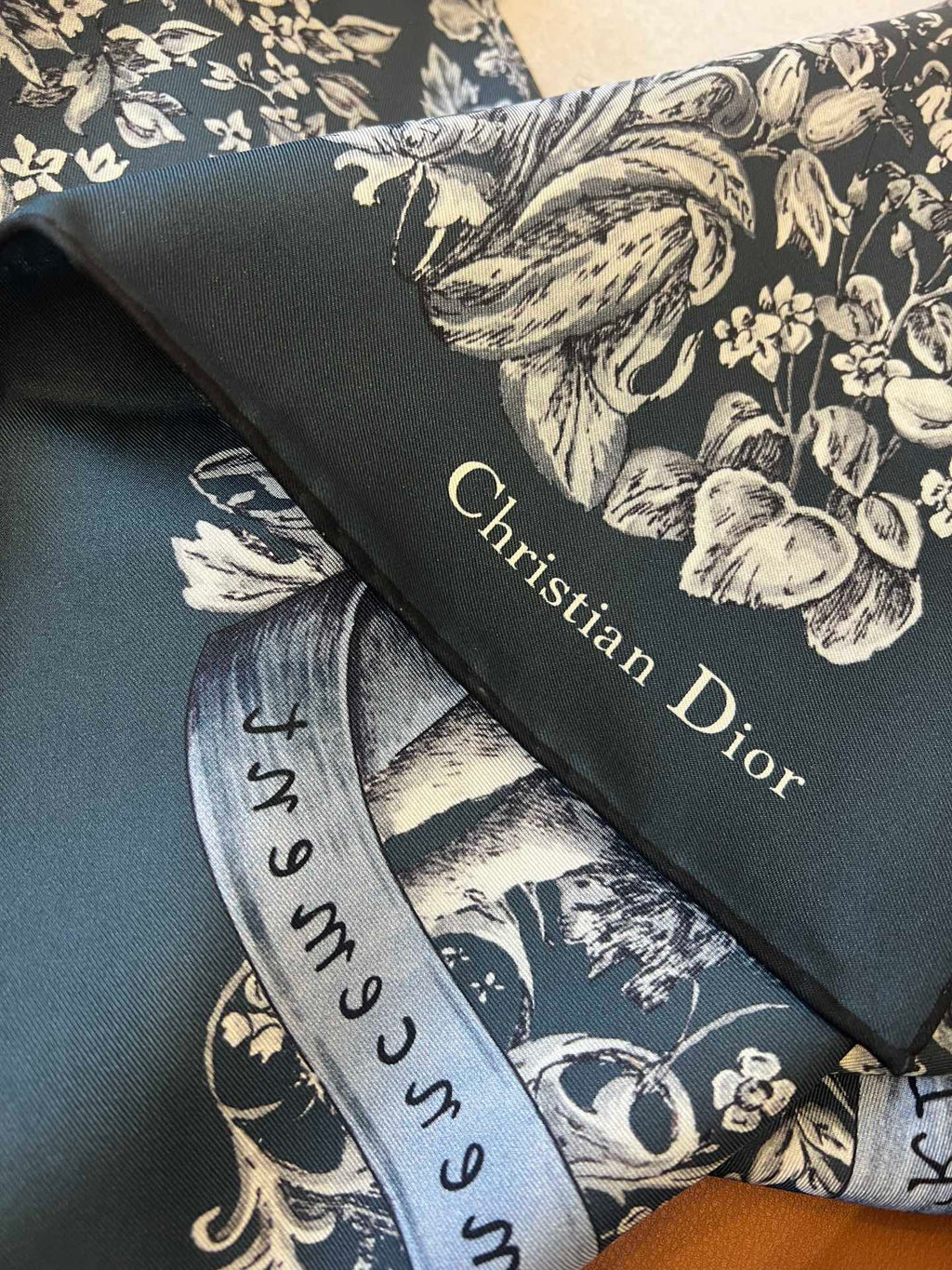 DIOR SCARF 90 IN SILK 627643