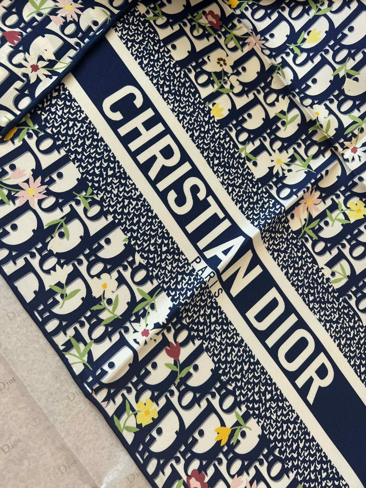 DIOR SCARF 90 CM IN SILK 600340