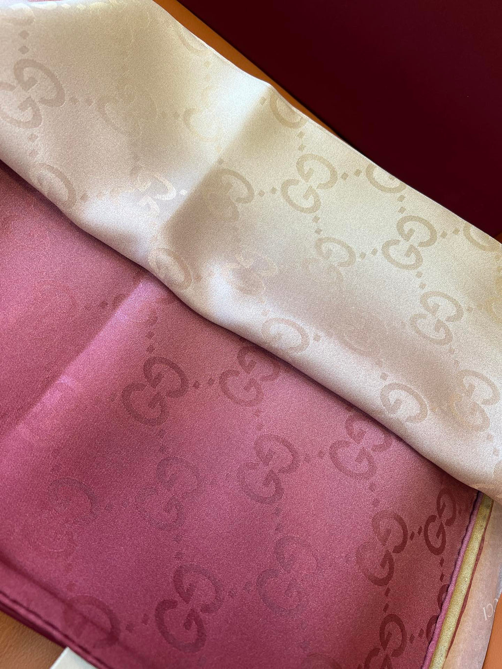 GUCCI 25S SCARF 90 IN SILK 600370