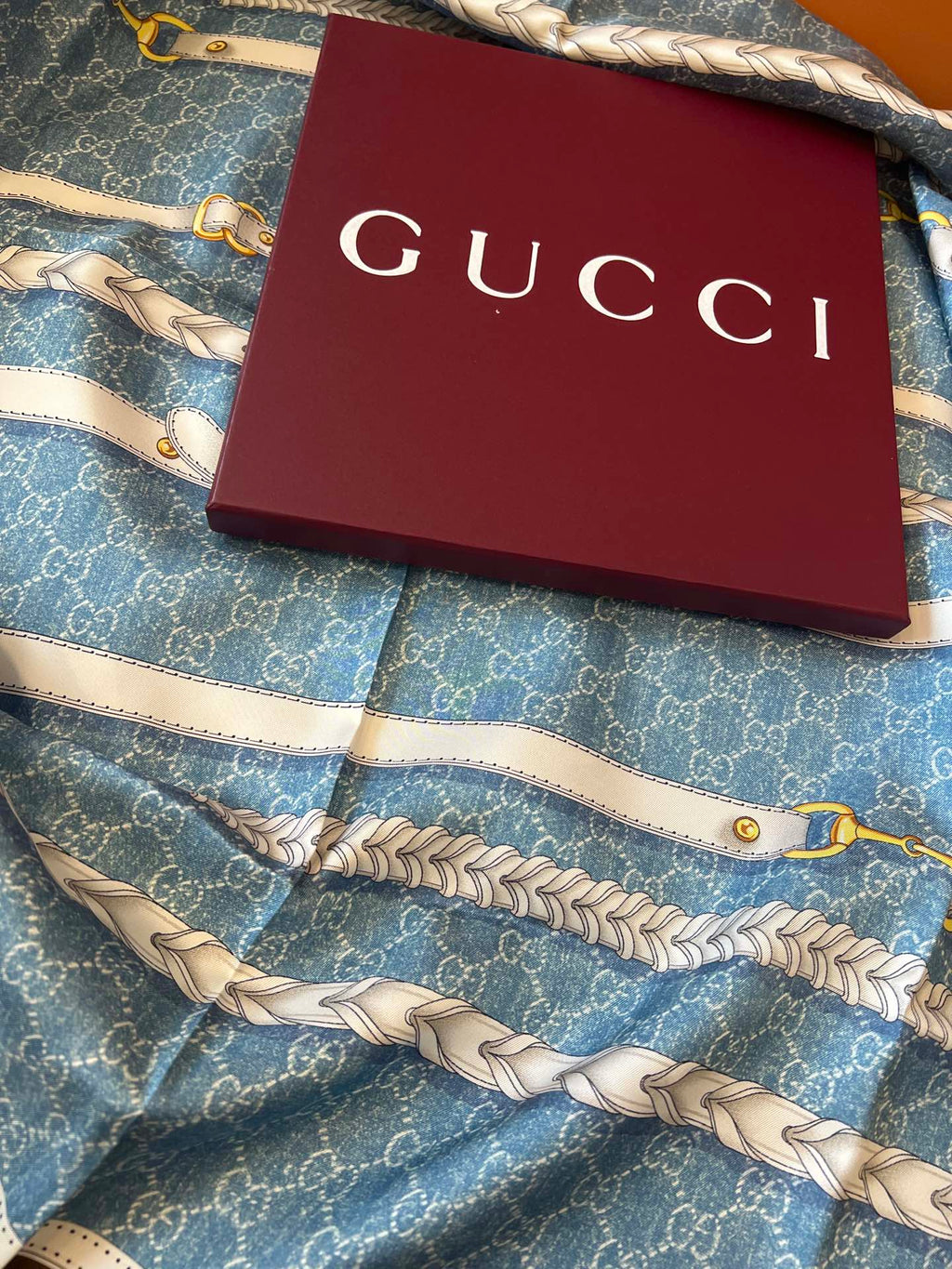 GUCCI 25S SCARF 90 IN SILK 700813