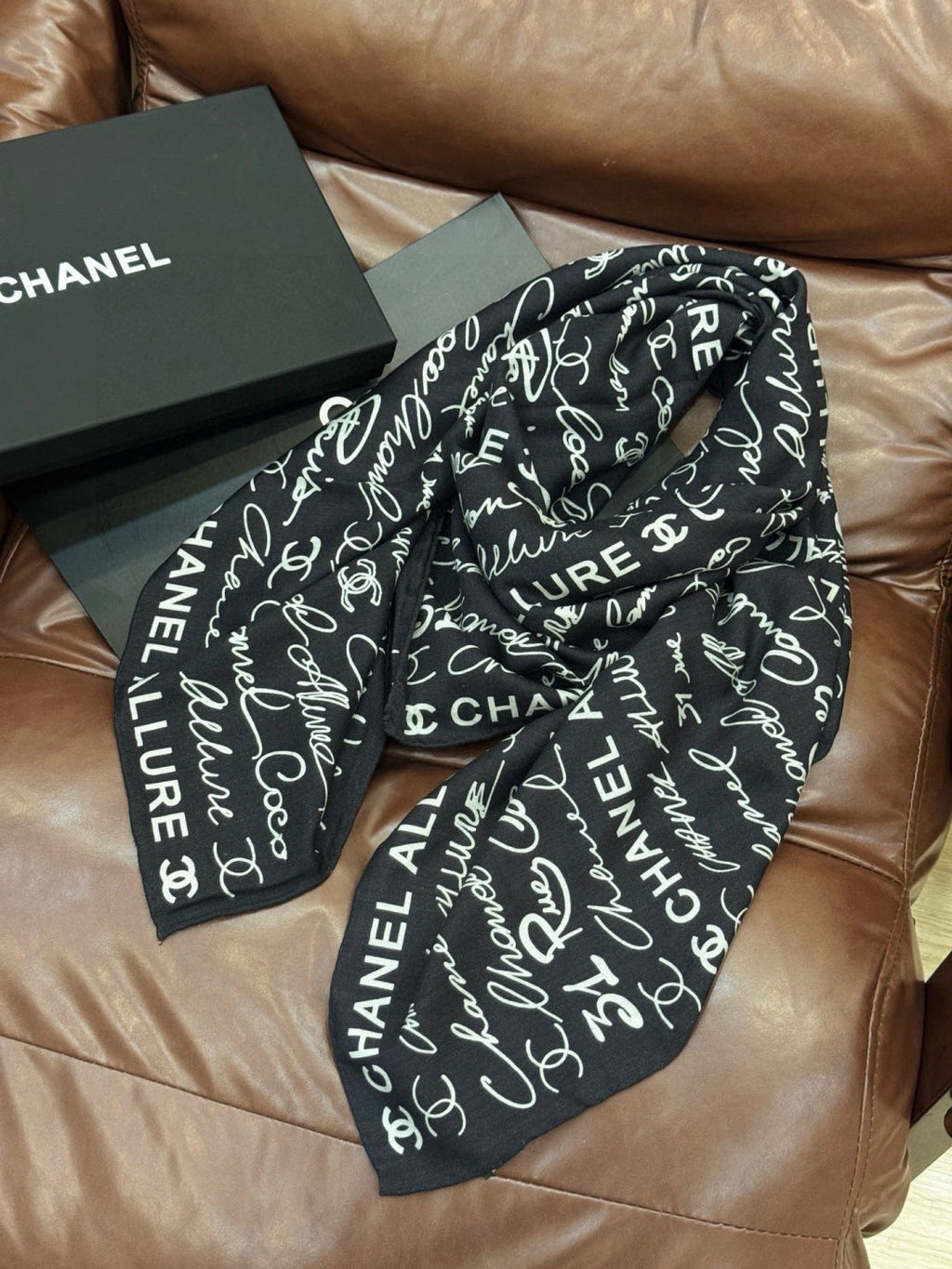 CHANEL 25S SCARF 135 CM IN CASHMERE SILK 943692