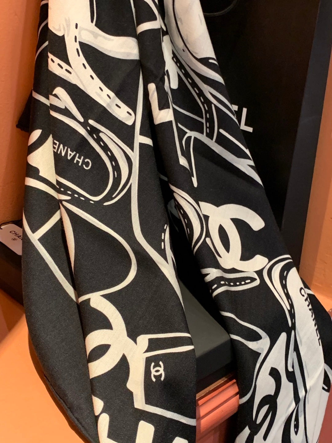 CHANEL 25S SCARF 135 IN CASHMERE 991693