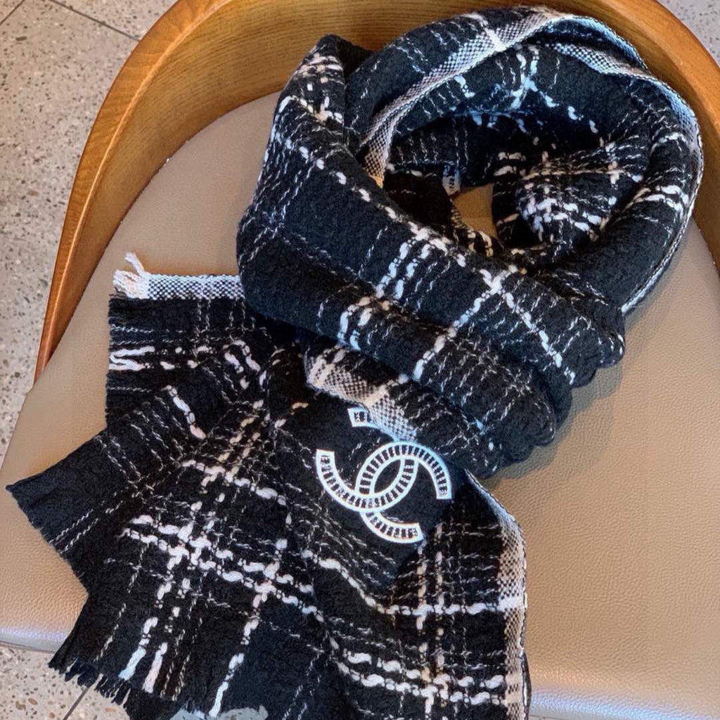 CHANEL 25S SCARF 200 IN CASHMERE 732052