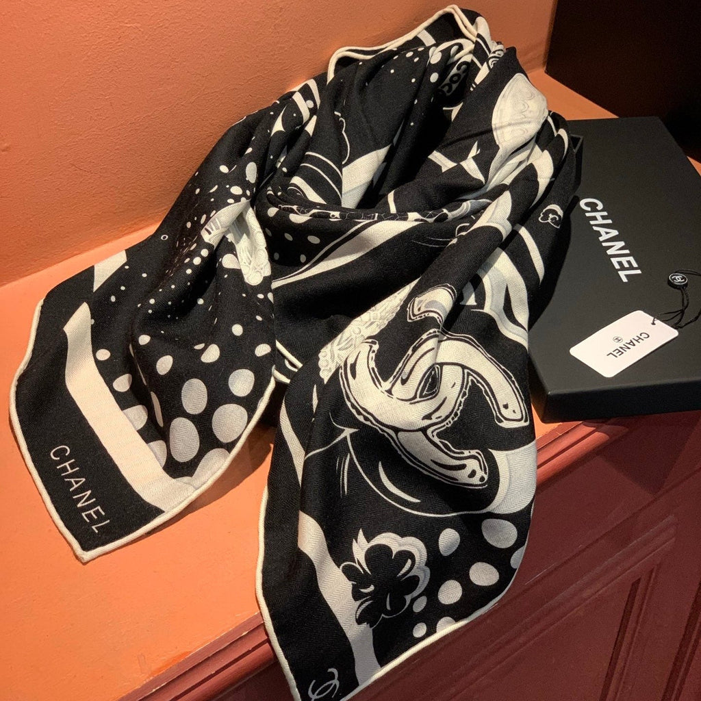 CHANEL 25S SCARF 140 CM IN CASHMERE SILK 941831