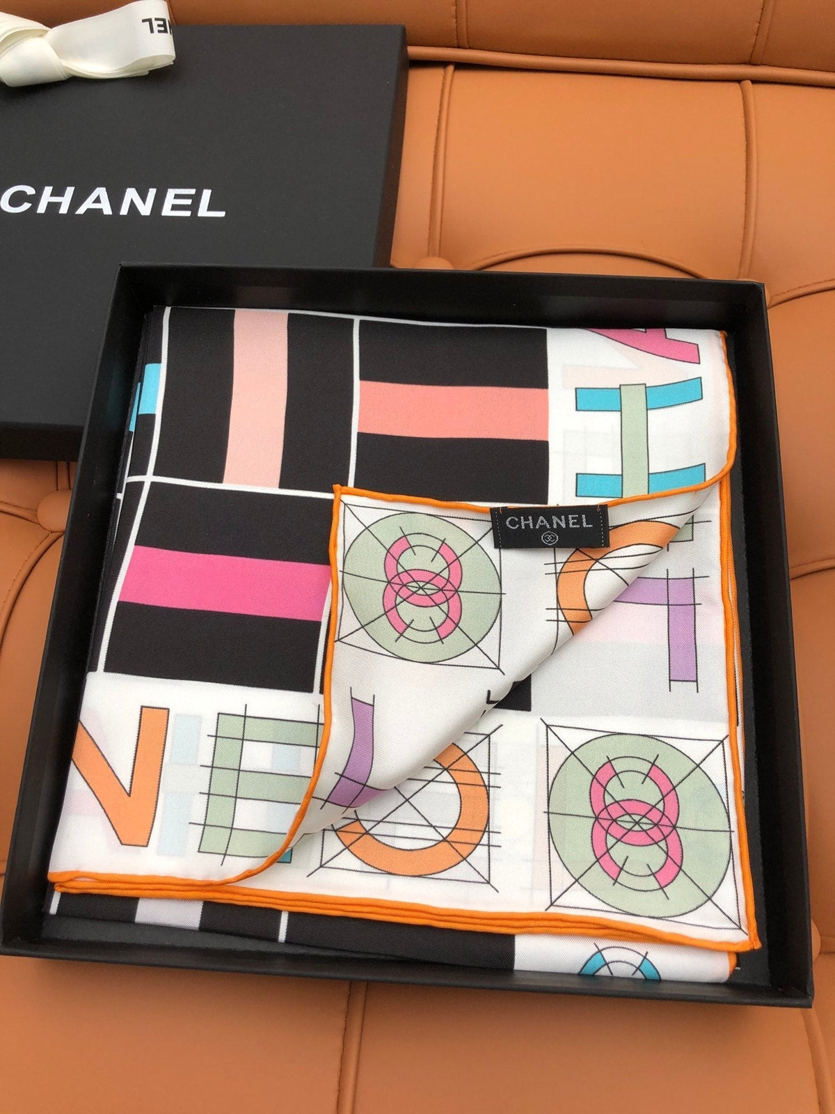 CHANEL 25S SCARF 90 IN SILK 704583