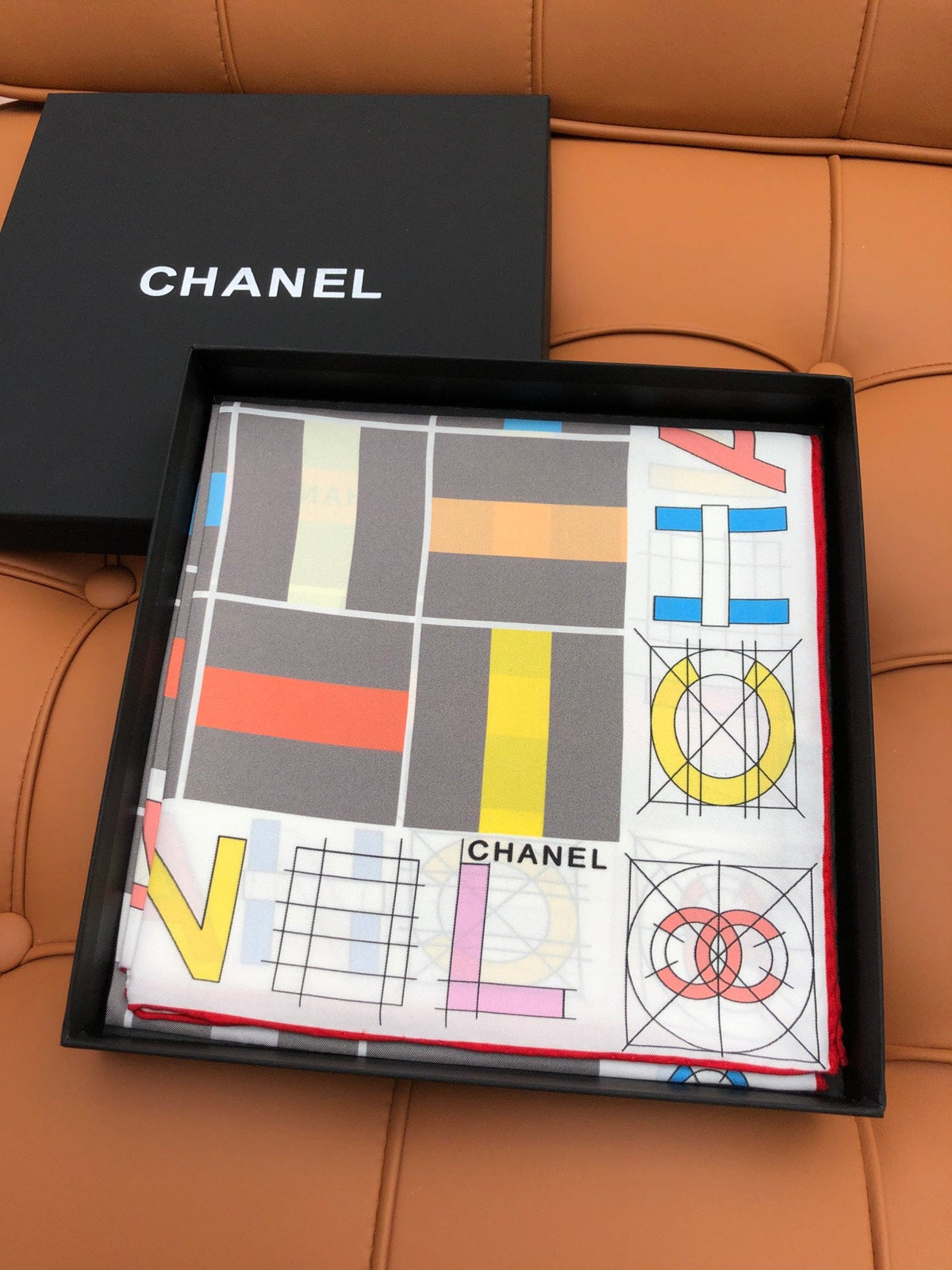 CHANEL 25S SCARF 90 IN SILK 704585