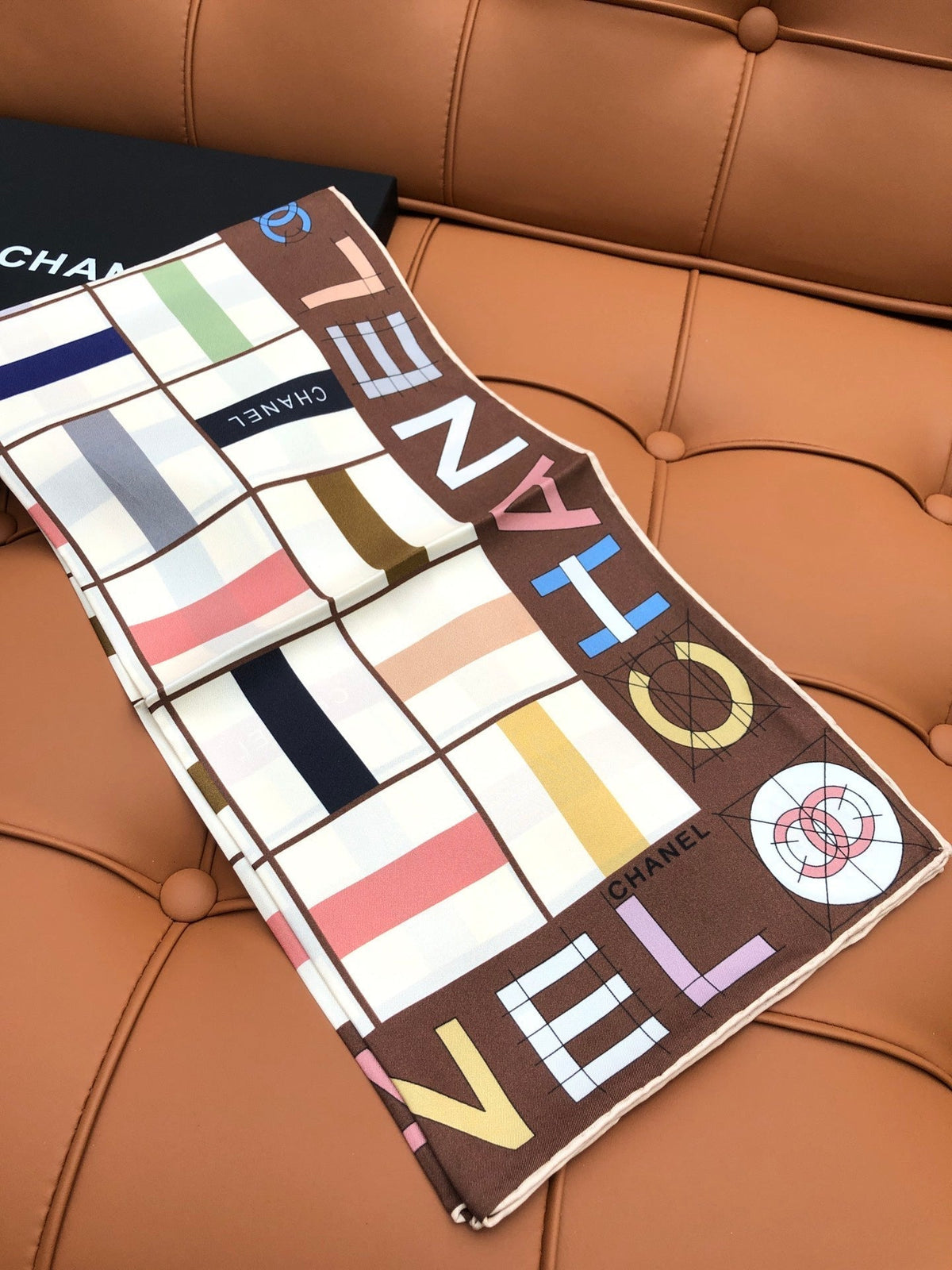 CHANEL 25S SCARF 90 IN SILK 704586