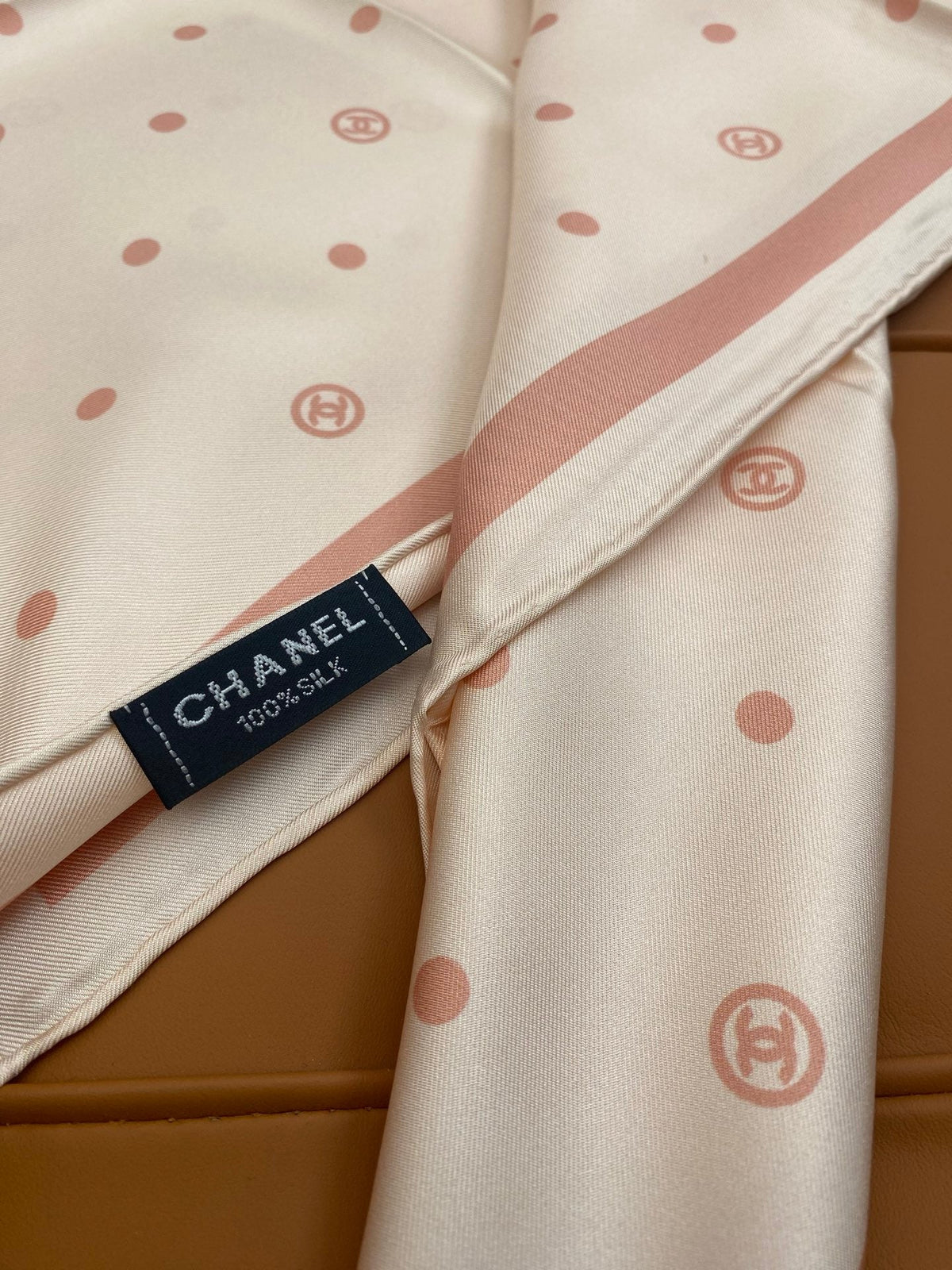 CHANEL 25S SCARF 90 IN SILK 704605