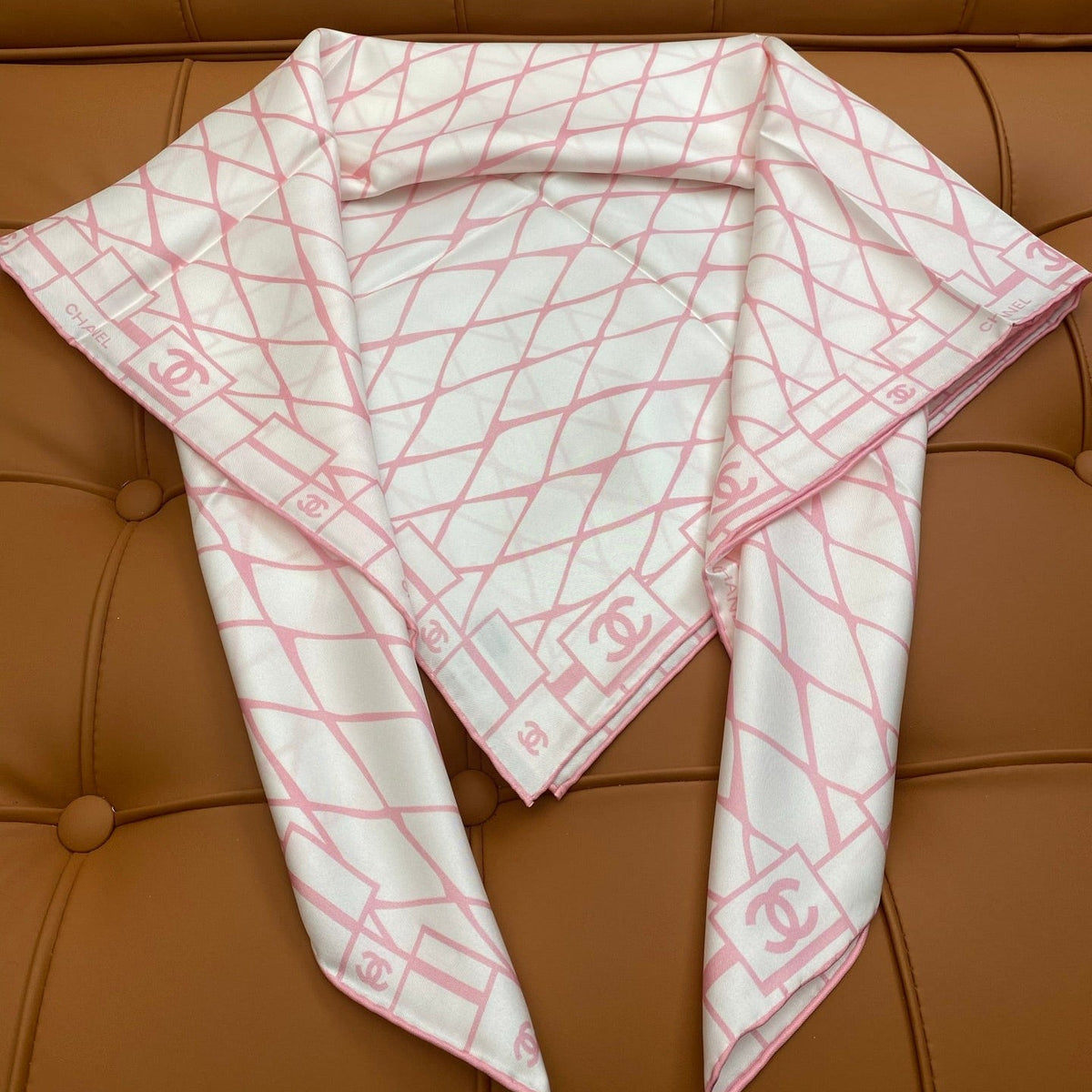 CHANEL 25S SCARF 90 IN SILK 703692