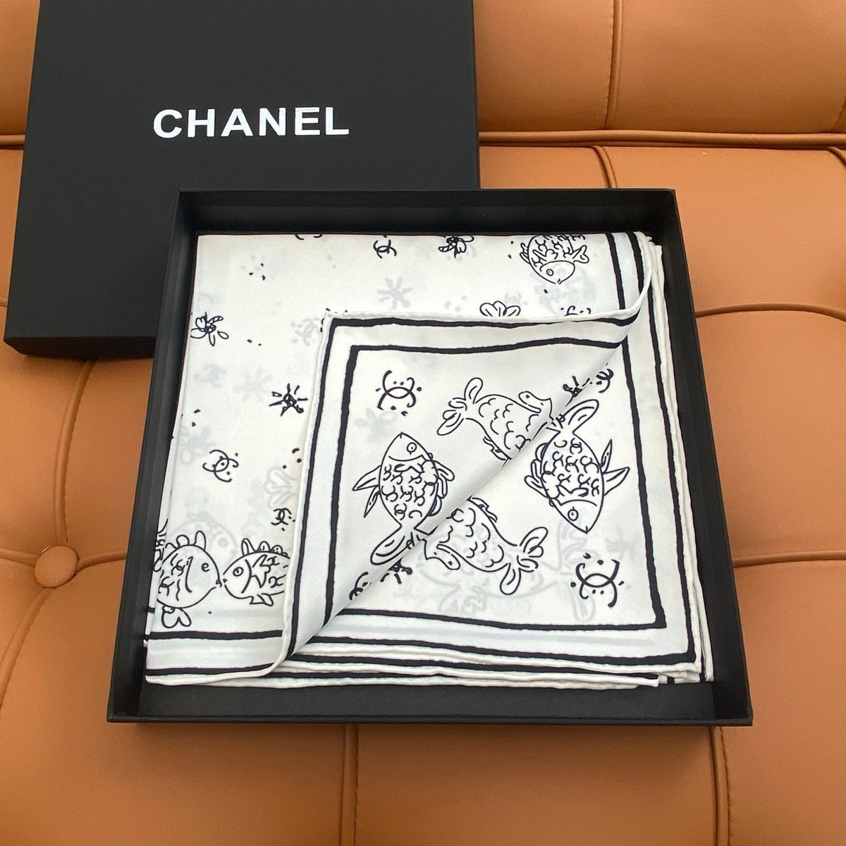 CHANEL 25S SCARF 90 IN SILK 703705