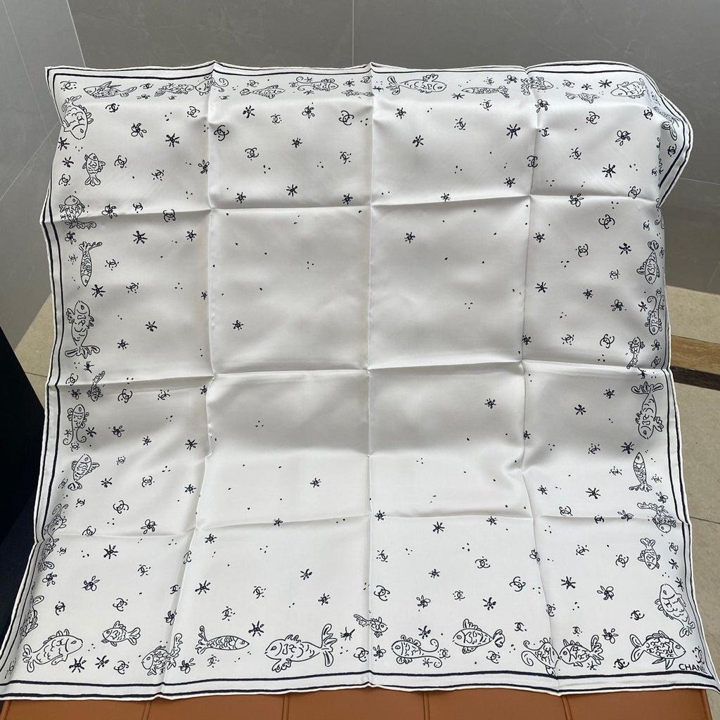 CHANEL 25S SCARF 90 IN SILK 703705