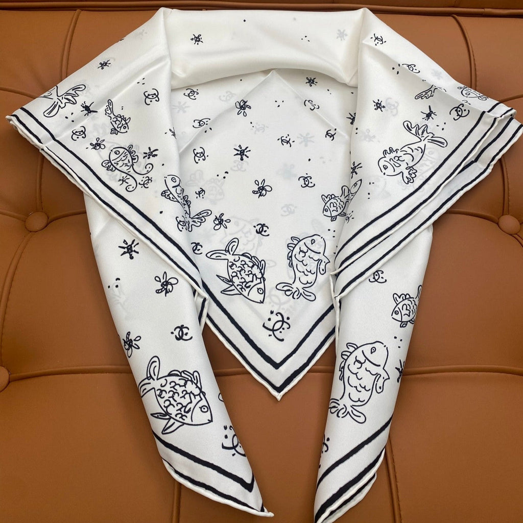 CHANEL 25S SCARF 90 IN SILK 703705