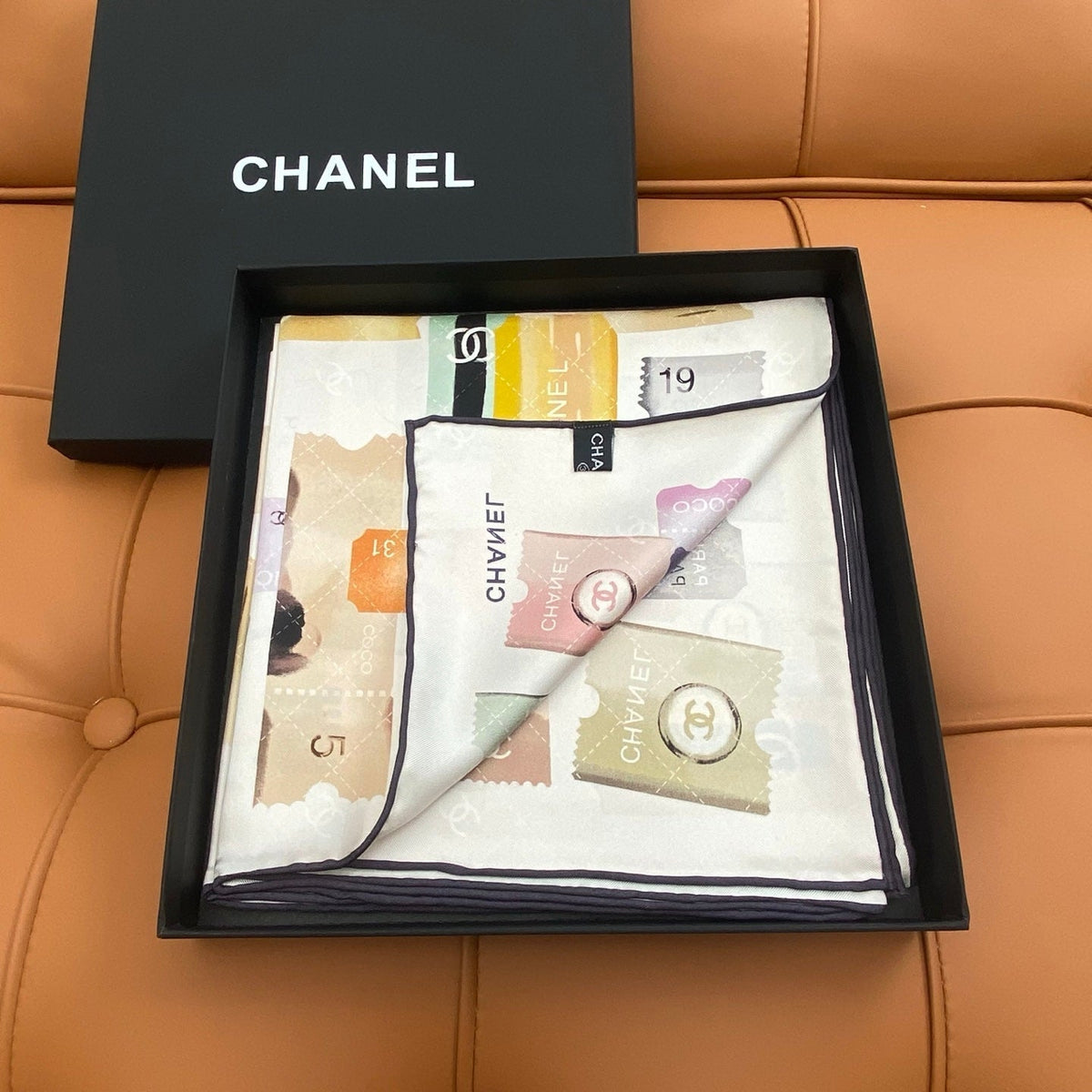 CHANEL 25S SCARF 90 IN SILK 703700