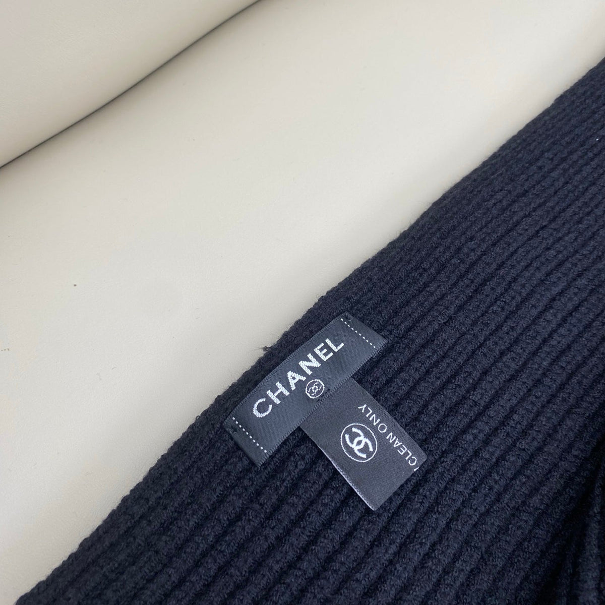 CHANEL 25S SCARF IN CASHMERE 931291
