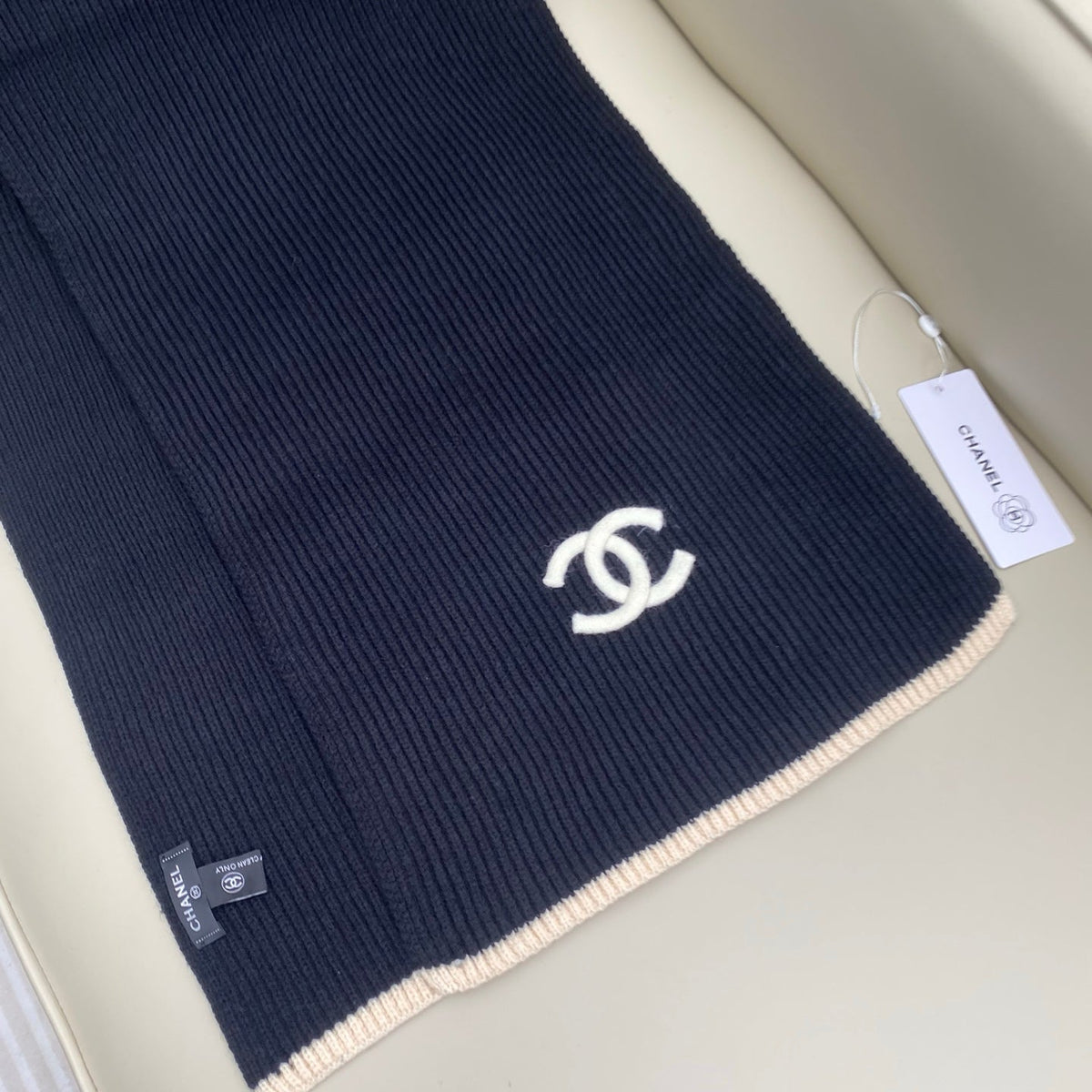 CHANEL 25S SCARF IN CASHMERE 931291