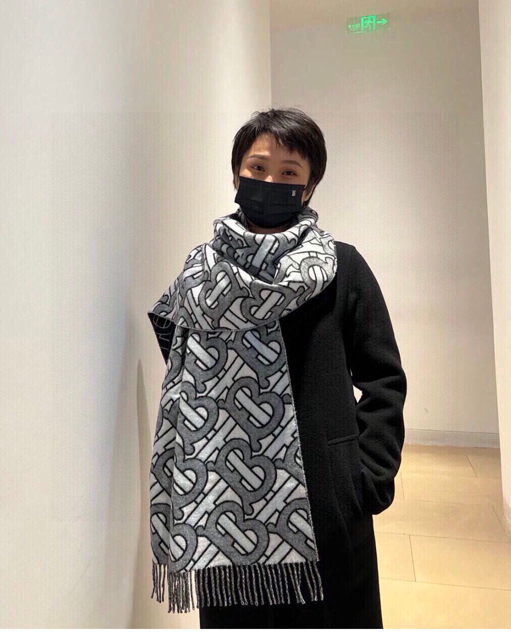 BURBERRY BBR SCARF 200 CM IN CASHMERE 525802