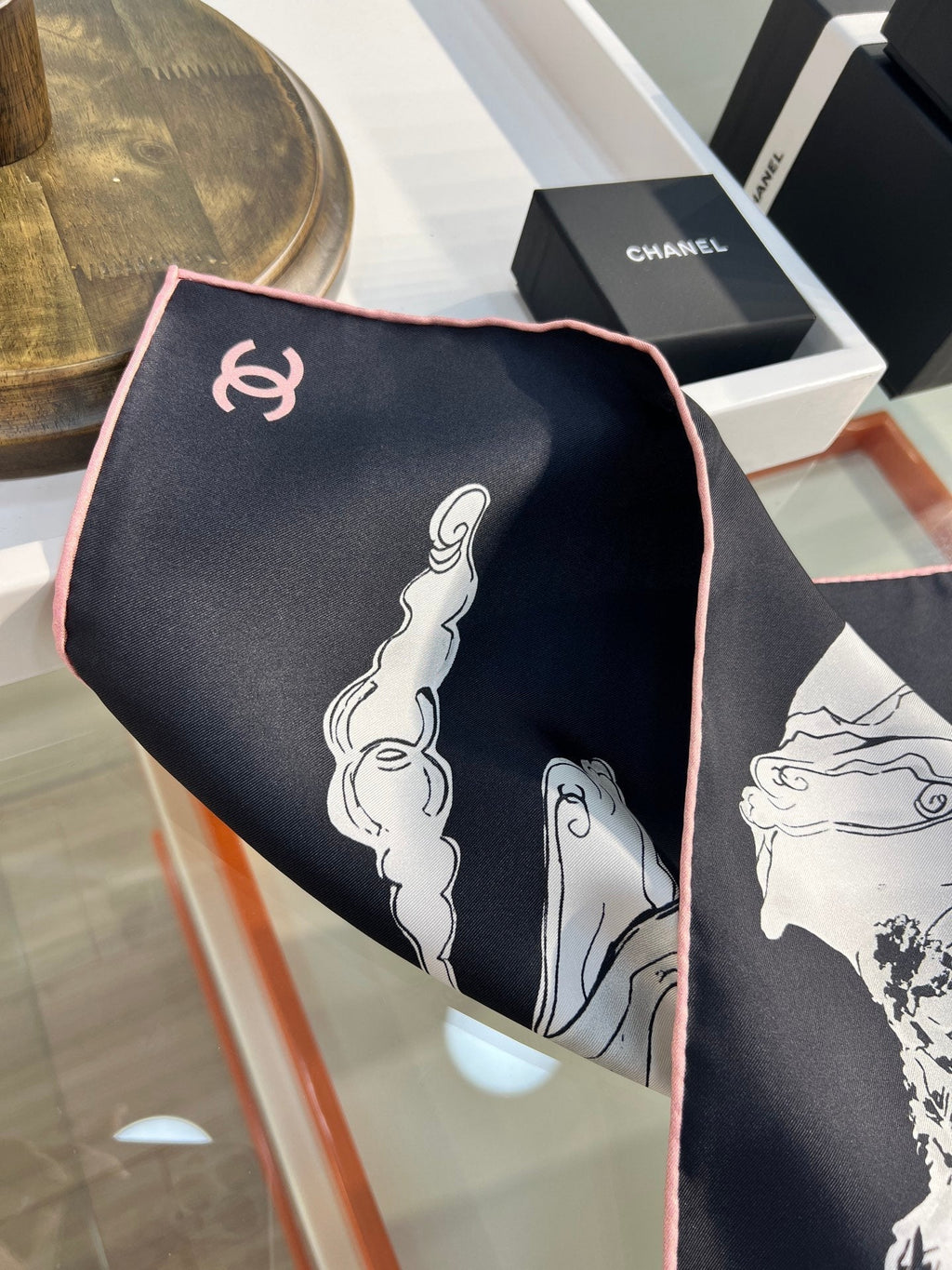 CHANEL 25S SCARF 90 IN SILK 735864