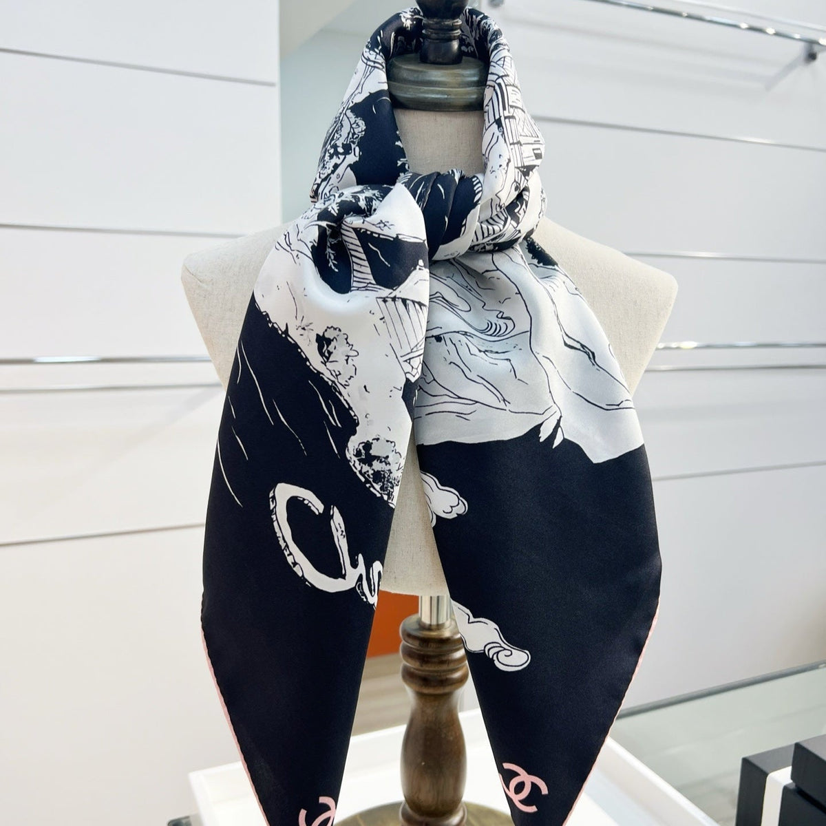 CHANEL 25S SCARF 90 IN SILK 735864