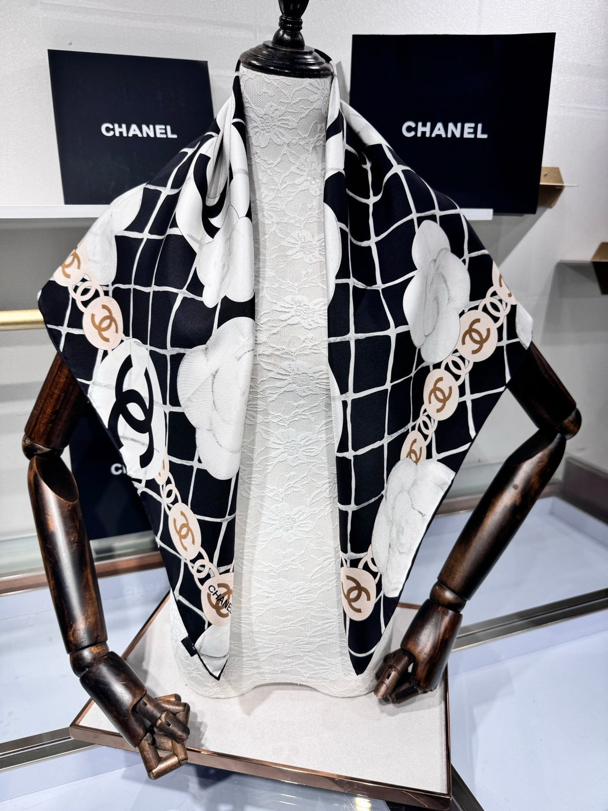 CHANEL 25S SCARF 90 IN CASHMERE SILK 737220