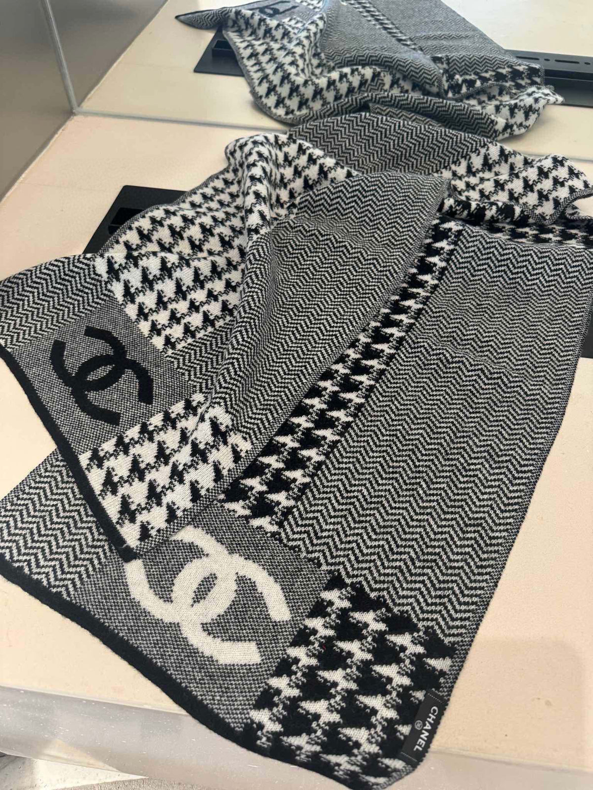 CHANEL 25S SCARF 190 CM IN CASHMERE 943827