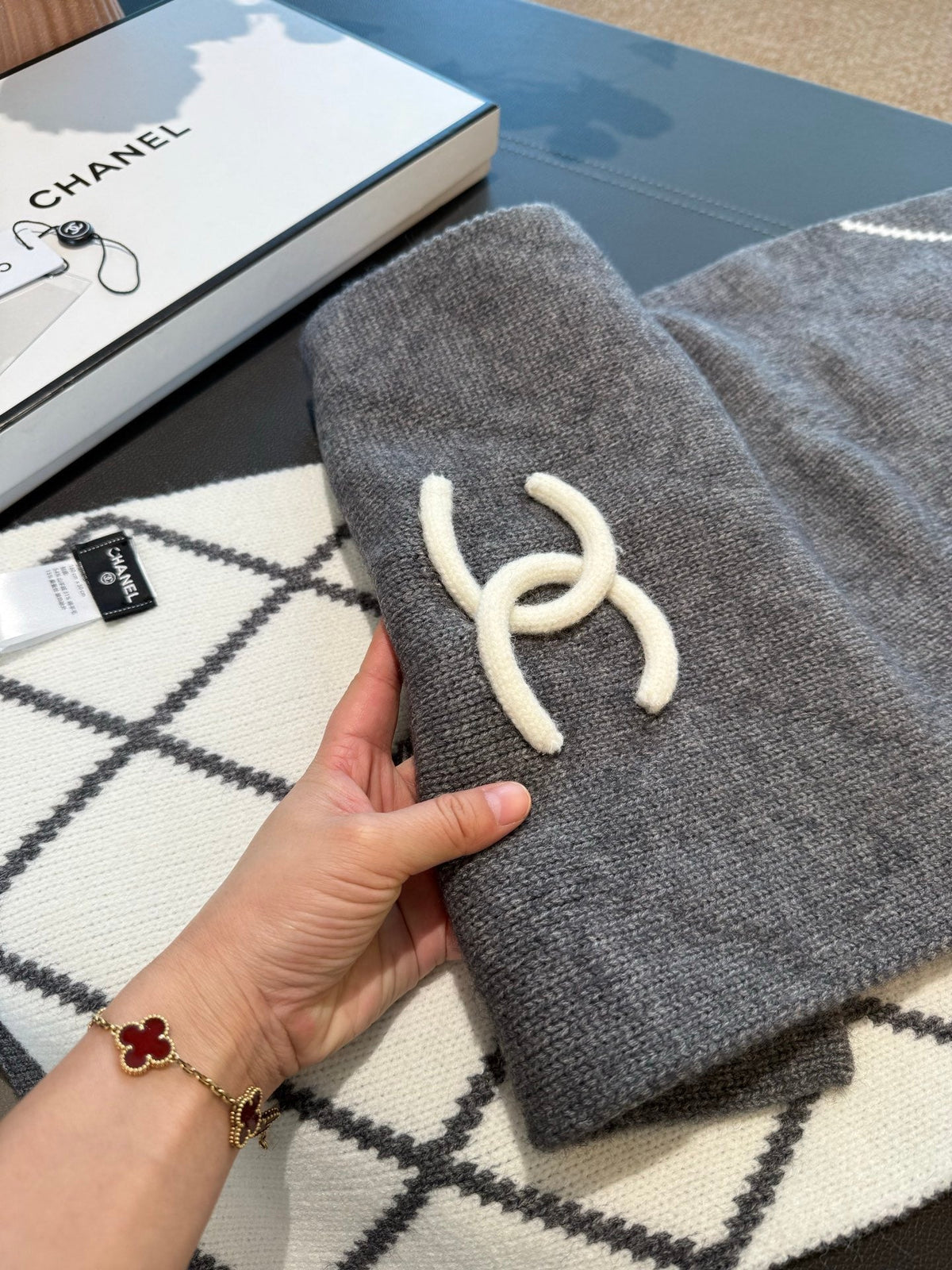 CHANEL 25S SCARF 180 CM IN WOOL CASHMERE 943029