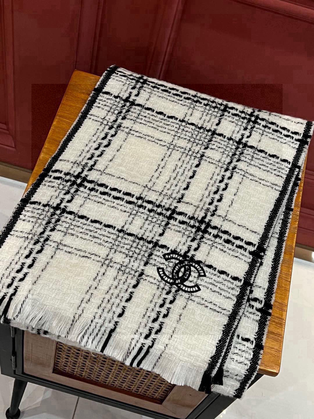 CHANEL 25S SCARF 185 IN CASHMERE 730559