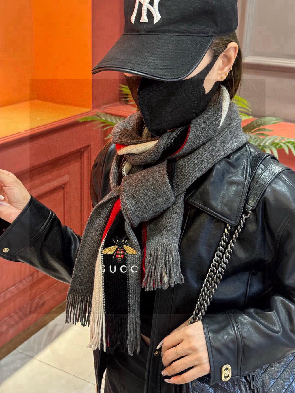 GUCCI 25S SCARF 180 IN CASHMERE 730567