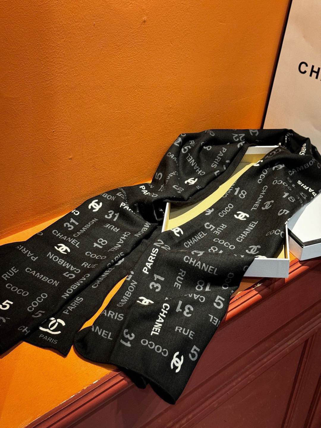 CHANEL 25S SCARF 180 IN CASHMERE SILK 738480