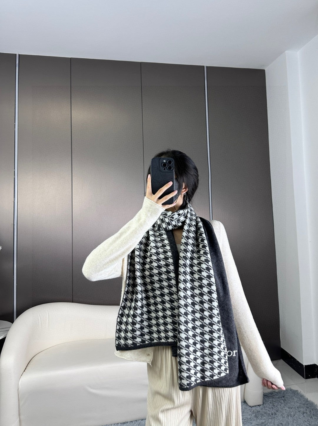 DIOR SCARF 190 CM IN BLACK MIX WHITE CARO CASHMERE 388127
