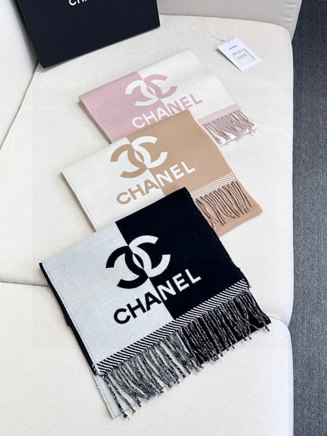 CHANEL 25S SCARF 184 IN MERINO WOOL 727323
