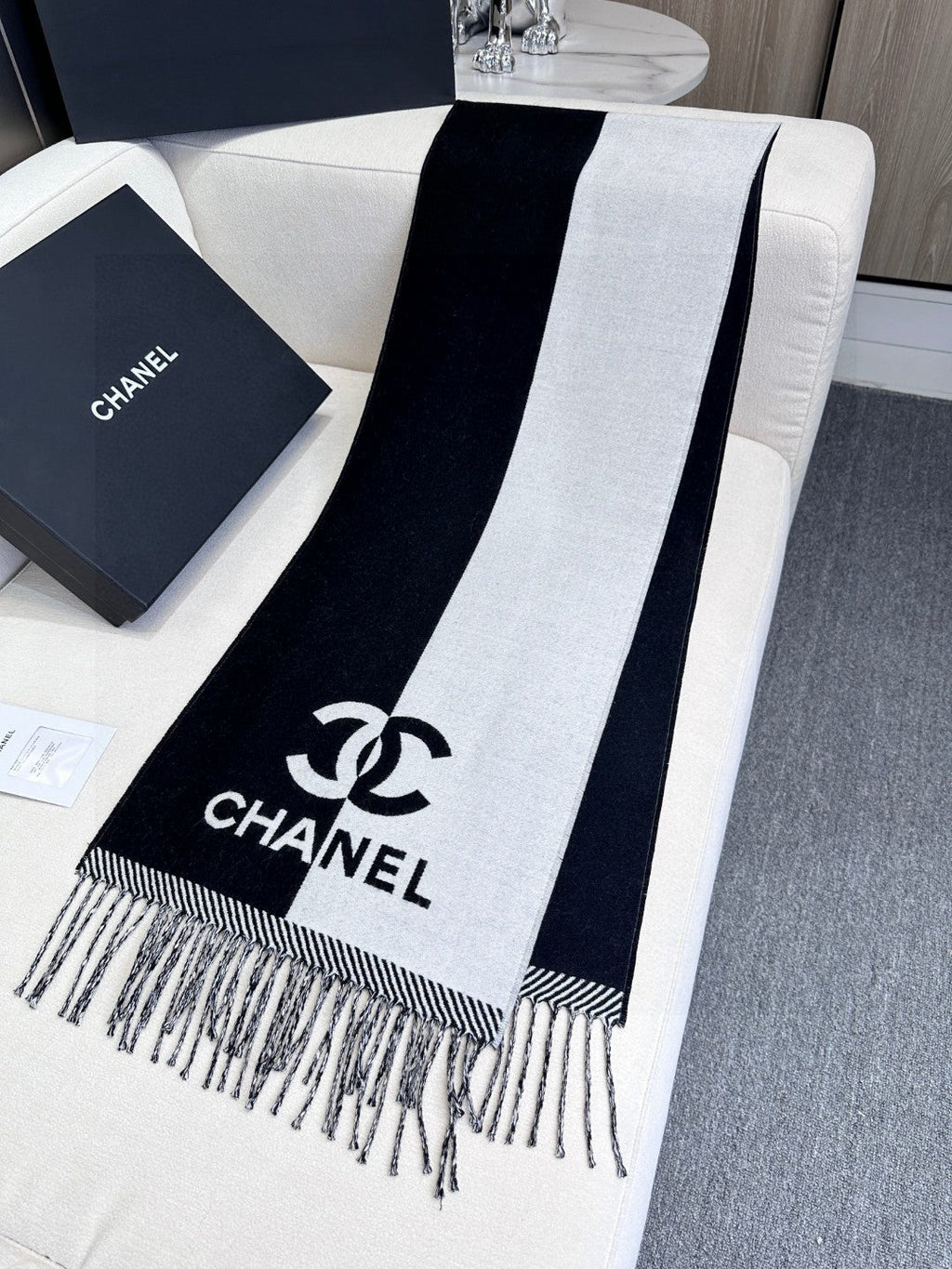 CHANEL 25S SCARF 184 IN MERINO WOOL 727324