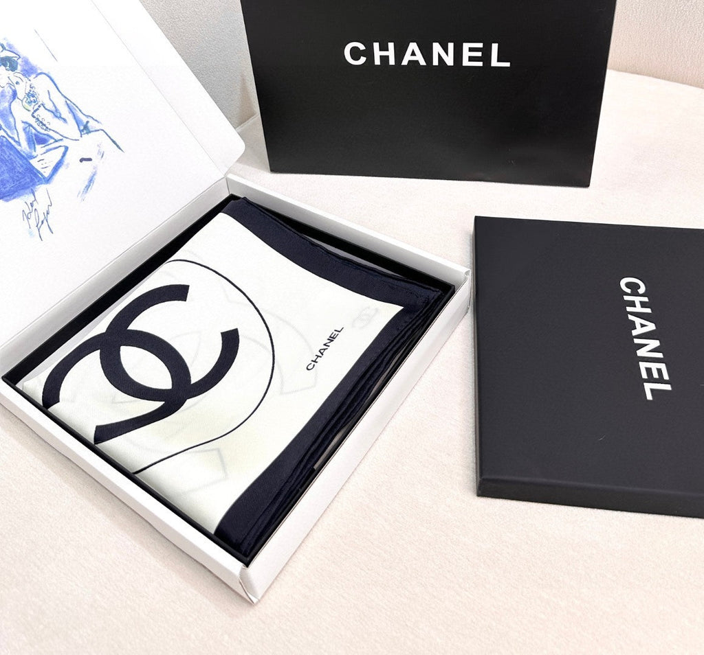 CHANEL 25S SCARF 90 IN SILK 730653