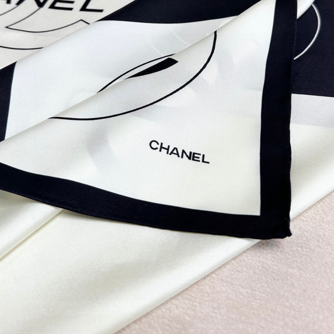 CHANEL 25S SCARF 90 IN SILK 730653