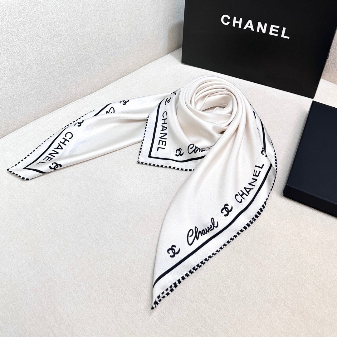 CHANEL 25S SCARF 90 IN SILK 732122