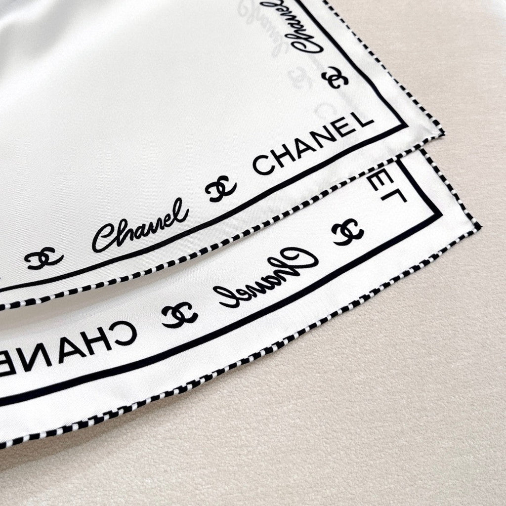CHANEL 25S SCARF 90 IN SILK 732122