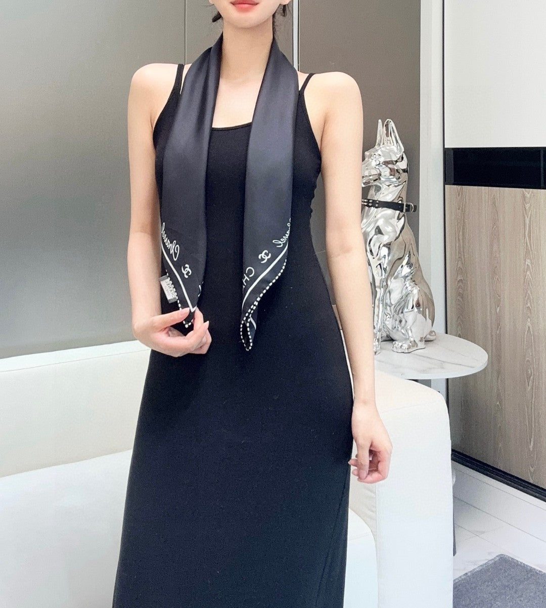 CHANEL 25S SCARF 90 IN SILK 732123