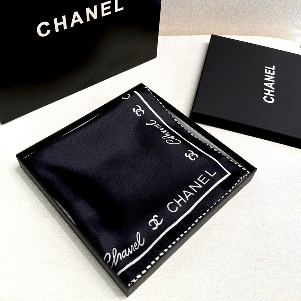 CHANEL 25S SCARF 90 IN SILK 732123