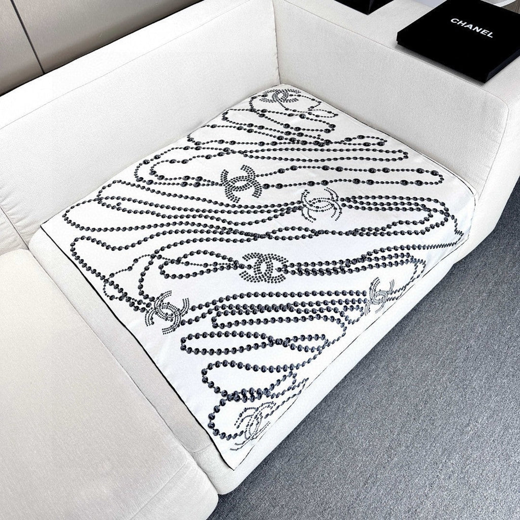 CHANEL 25S SCARF 90 IN SILK 711321