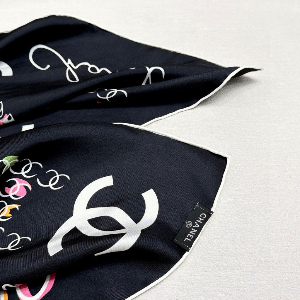 CHANEL 25S SCARF 90 IN SILK 735829