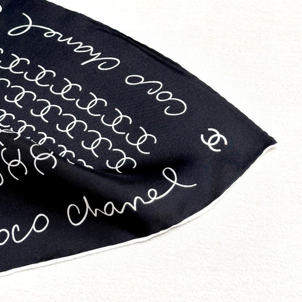 CHANEL 25S SCARF 90 IN SILK 732137