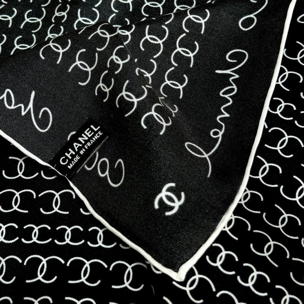 CHANEL 25S SCARF 90 IN SILK 732137