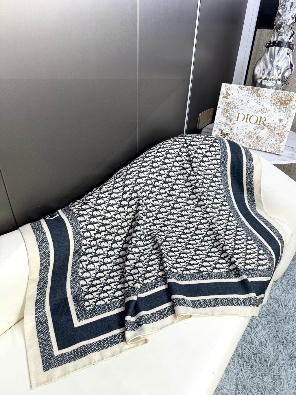 DIOR SCARF 140 CM IN CASHMERE-SILK BLEND 699256