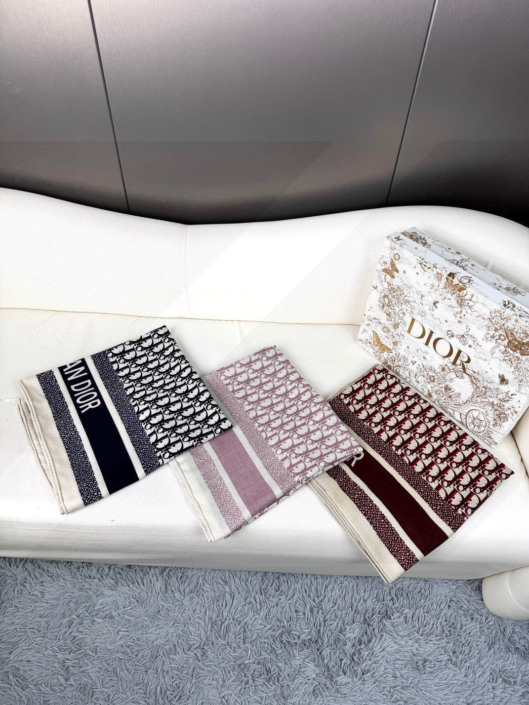 DIOR SCARF 140 CM IN CASHMERE-SILK BLEND 699256