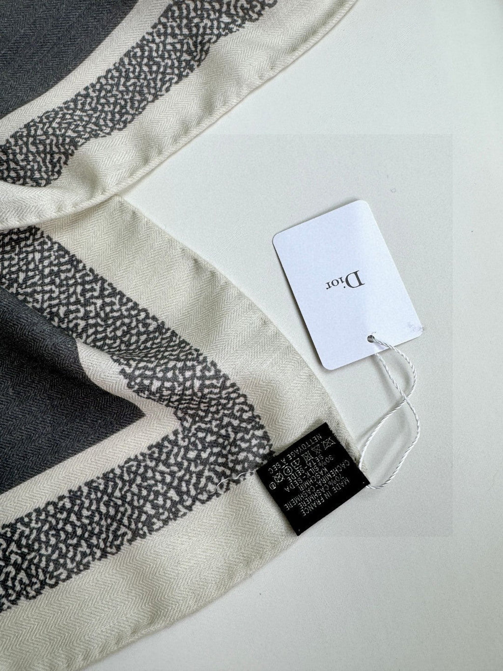 DIOR SCARF 140 CM IN CASHMERE-SILK BLEND 699256