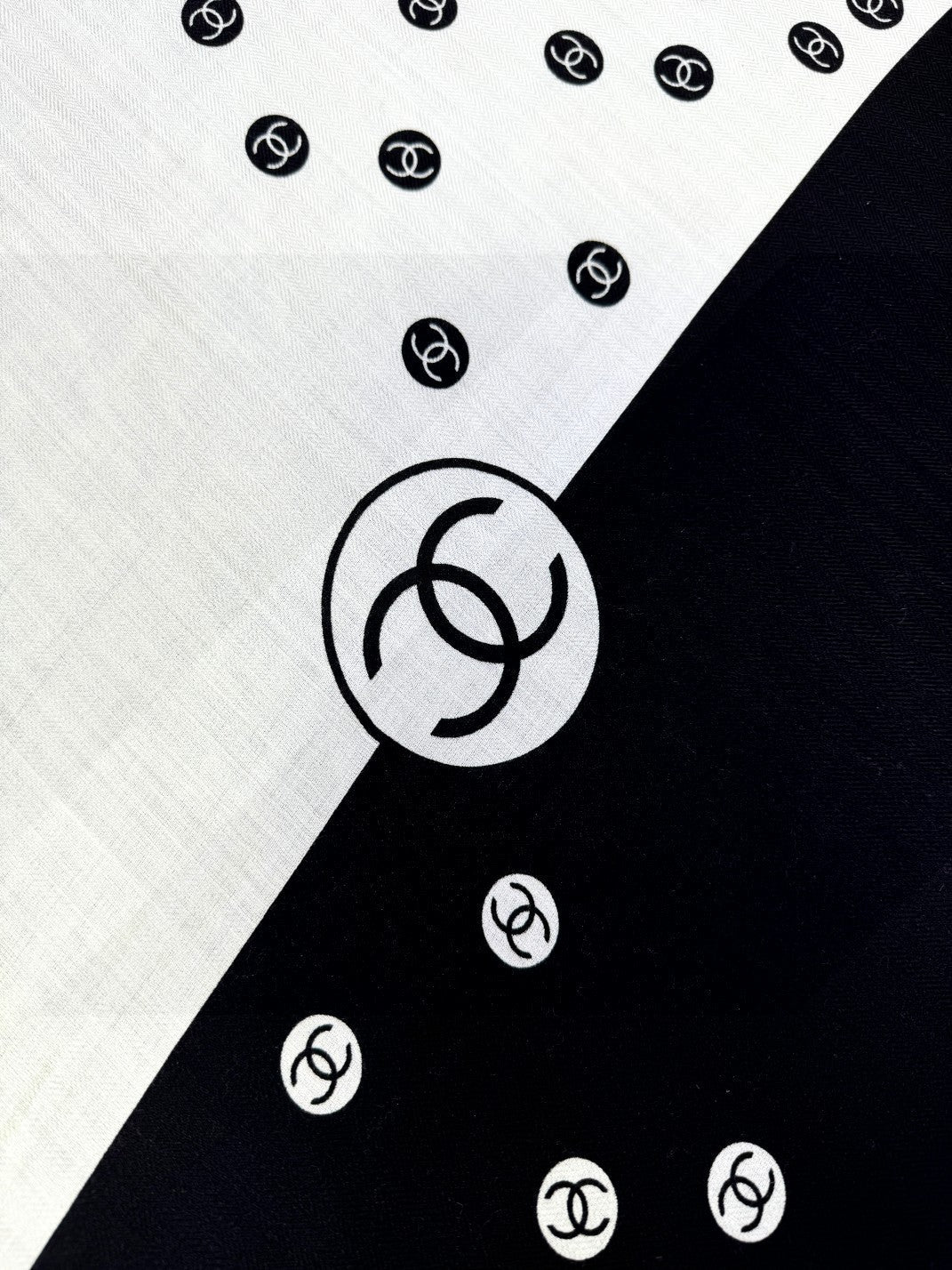 CHANEL 25S SCARF 140 IN CASHMERE SILK 702020