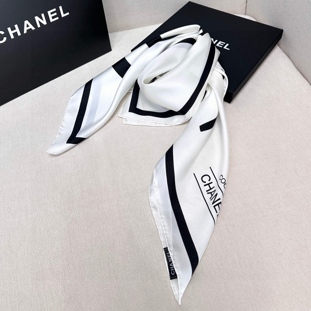 CHANEL 25S SCARF 90 IN SILK 732131